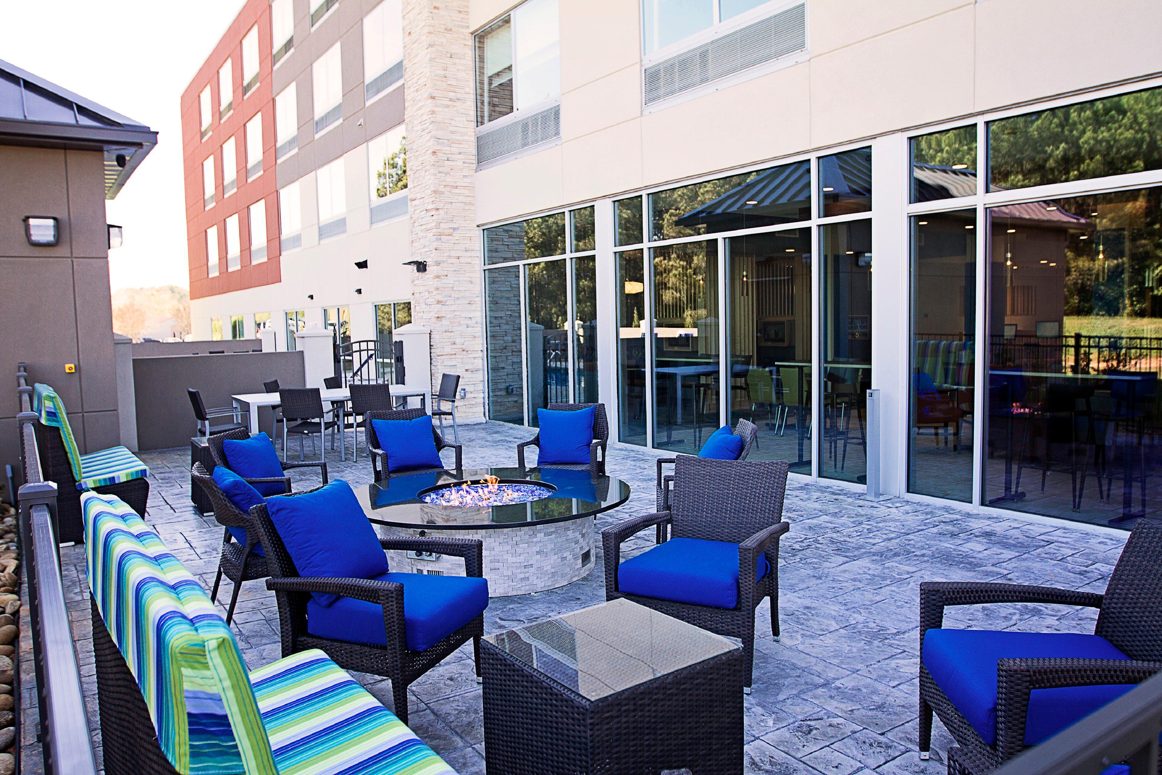 Holiday Inn Express & Suites Greenwood Mall By Ihg Exterior photo