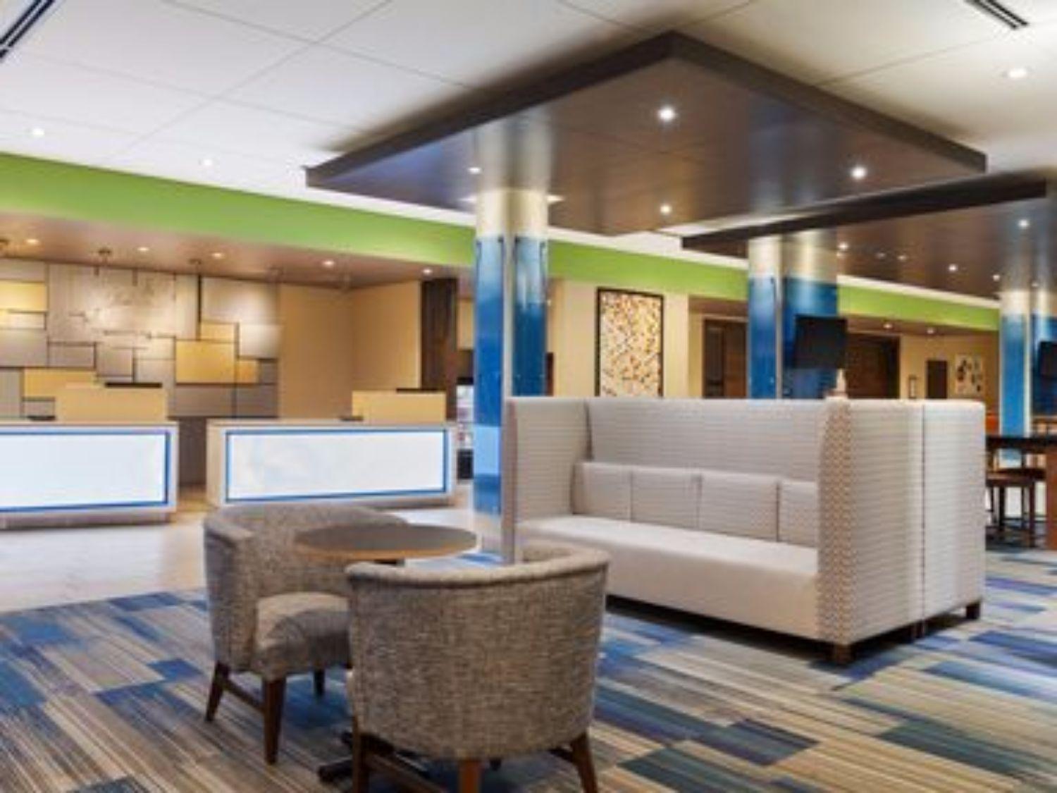 Holiday Inn Express & Suites Greenwood Mall By Ihg Exterior photo