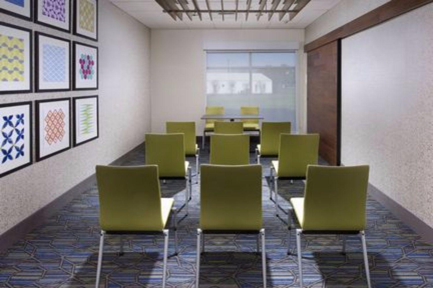 Holiday Inn Express & Suites Greenwood Mall By Ihg Exterior photo