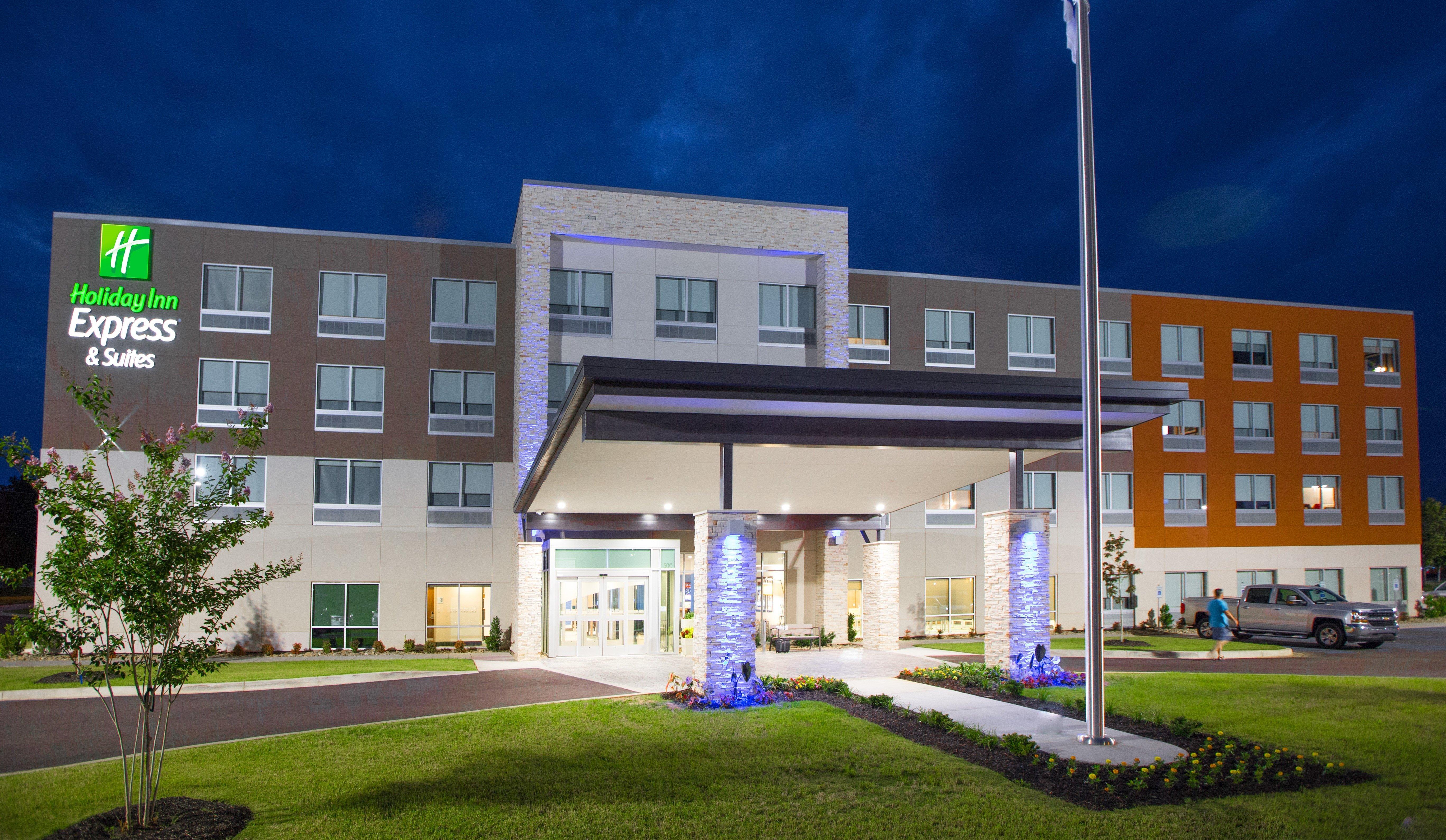 Holiday Inn Express & Suites Greenwood Mall By Ihg Exterior photo