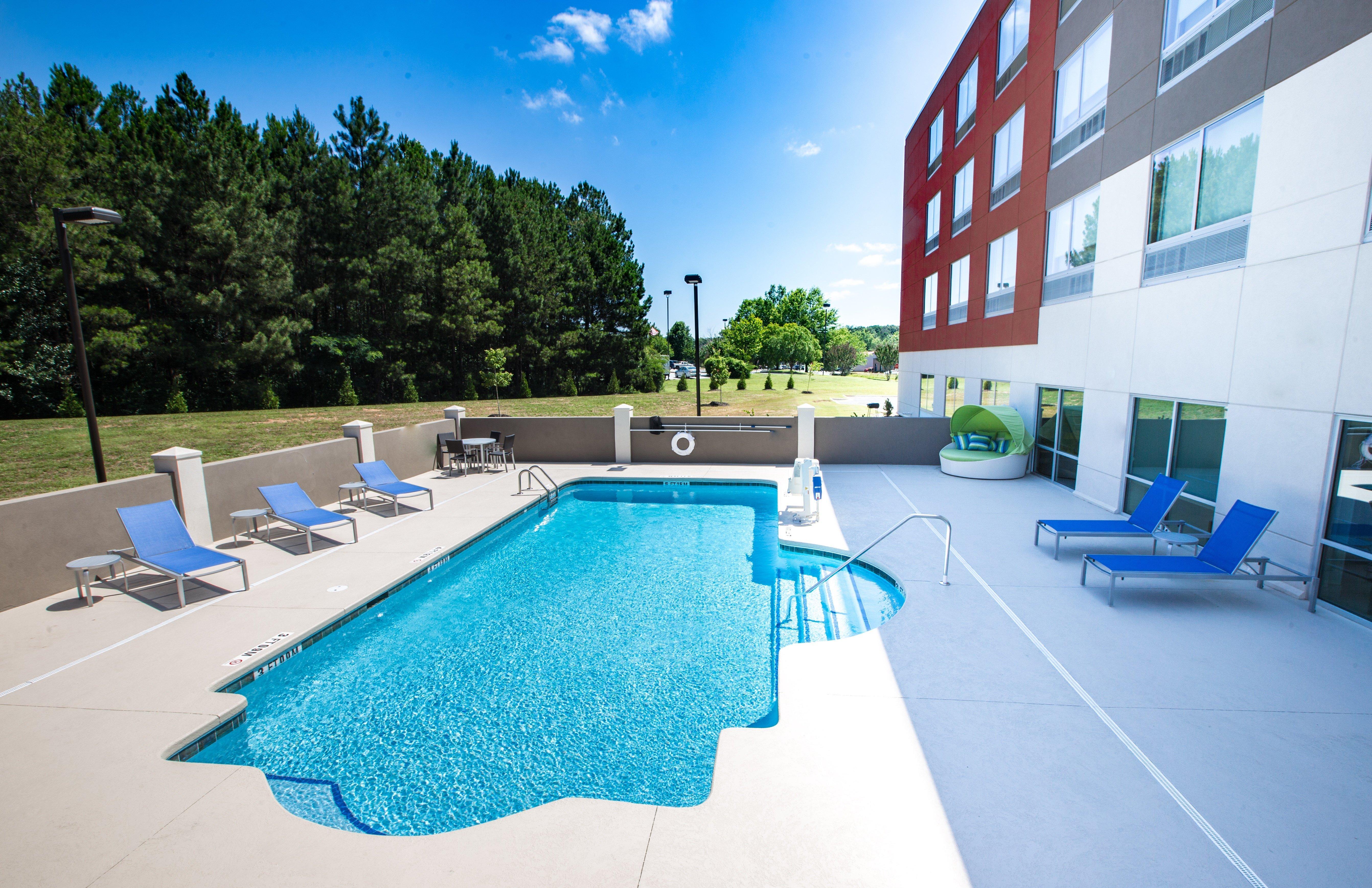 Holiday Inn Express & Suites Greenwood Mall By Ihg Exterior photo