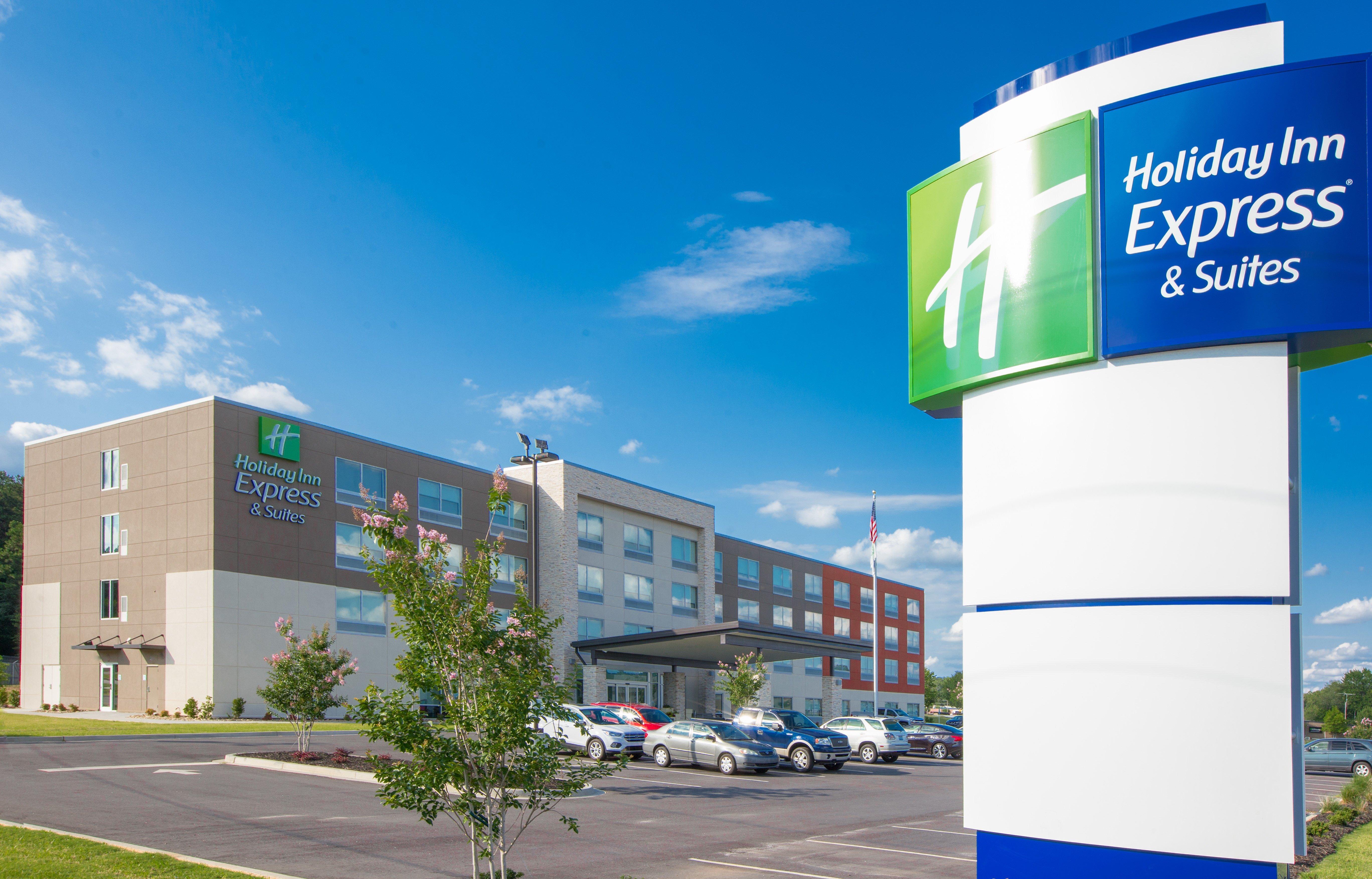 Holiday Inn Express & Suites Greenwood Mall By Ihg Exterior photo