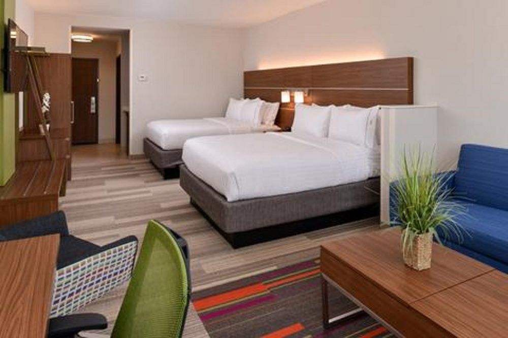 Holiday Inn Express & Suites Greenwood Mall By Ihg Exterior photo