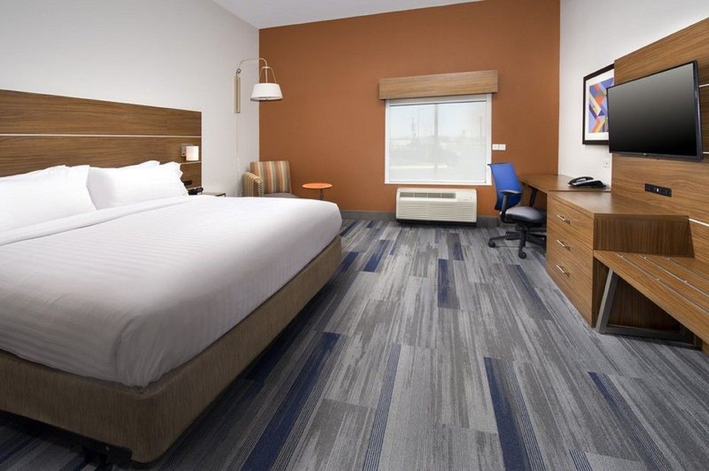 Holiday Inn Express & Suites Greenwood Mall By Ihg Exterior photo