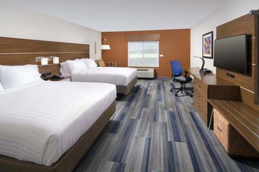 Holiday Inn Express & Suites Greenwood Mall By Ihg Exterior photo