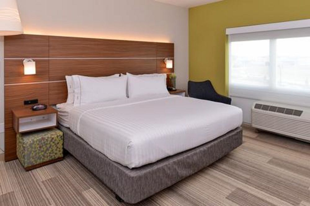Holiday Inn Express & Suites Greenwood Mall By Ihg Exterior photo